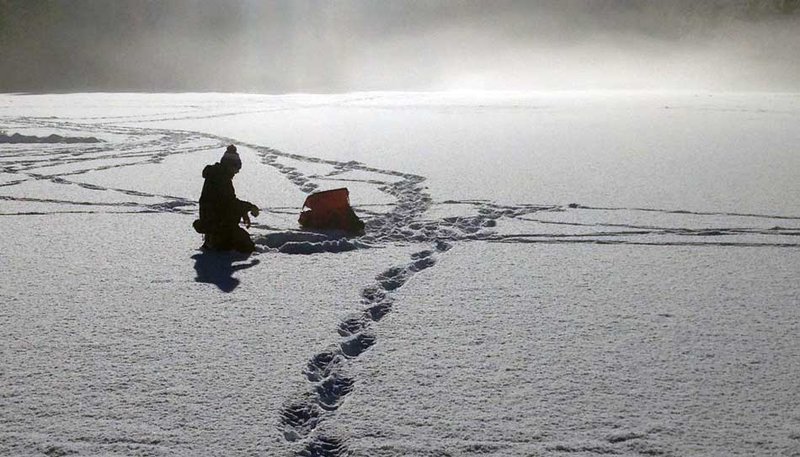 Canada - ice fishing game online